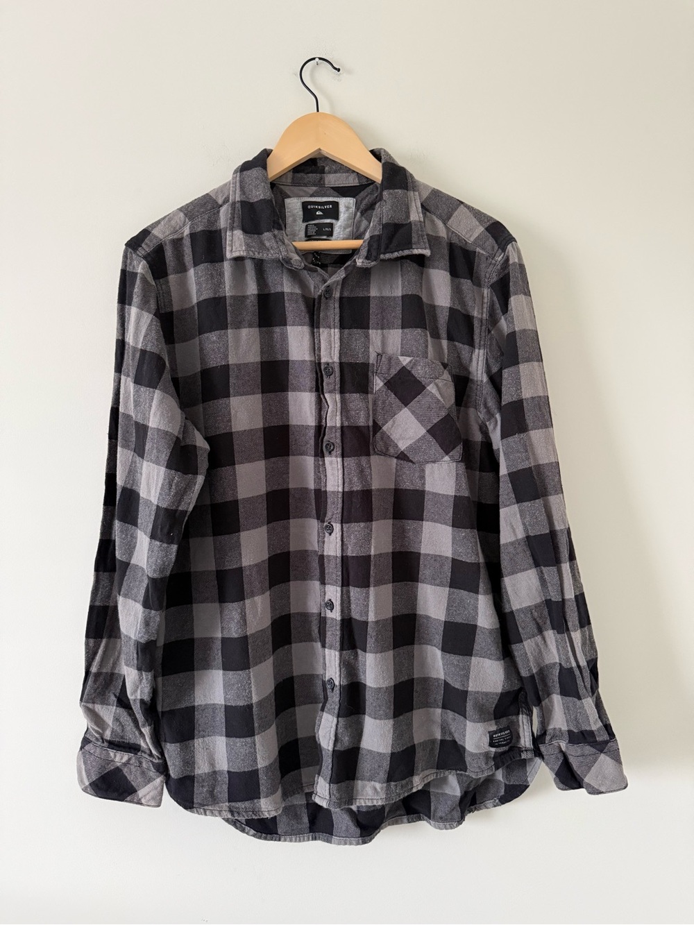 QUIKSILVER | Men's Black & Gray Plaid Button-Up Shirt (size large)